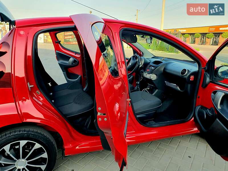Хетчбек Peugeot 107 2013 в Попільні
