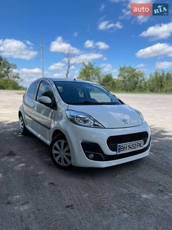 Хетчбек Peugeot 107 2012 в Вільногірську