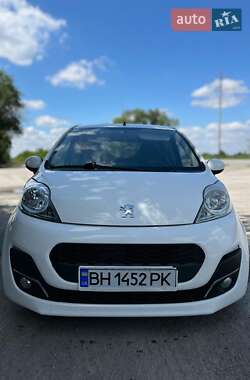 Хетчбек Peugeot 107 2012 в Вільногірську