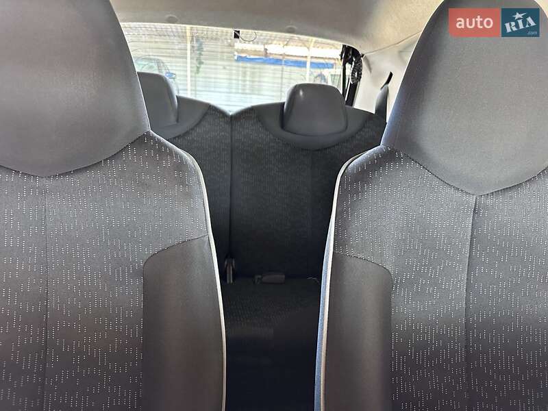 Хэтчбек Peugeot 107 2011 в Одессе