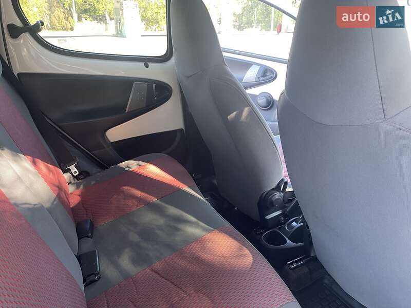 Хетчбек Peugeot 107 2013 в Кривому Розі