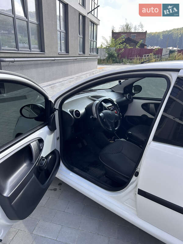 Хетчбек Peugeot 107 2012 в Львові