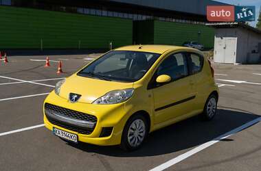 Хэтчбек Peugeot 107 2010 в Киеве