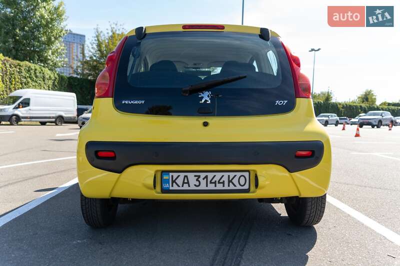 Хетчбек Peugeot 107 2010 в Києві