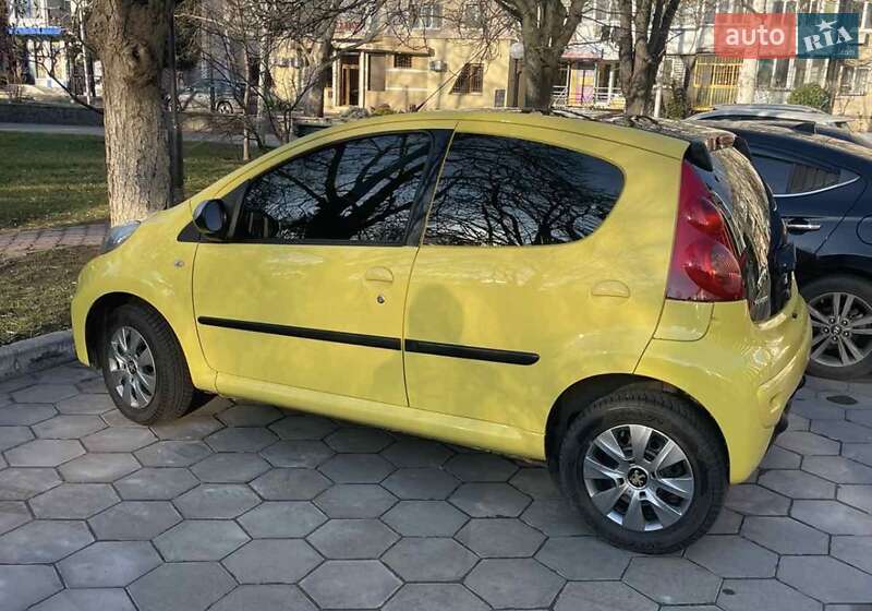 Хетчбек Peugeot 107 2010 в Чорноморську