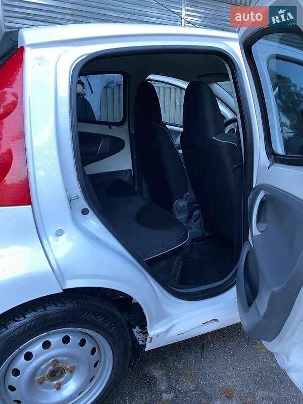Хэтчбек Peugeot 107 2011 в Киеве