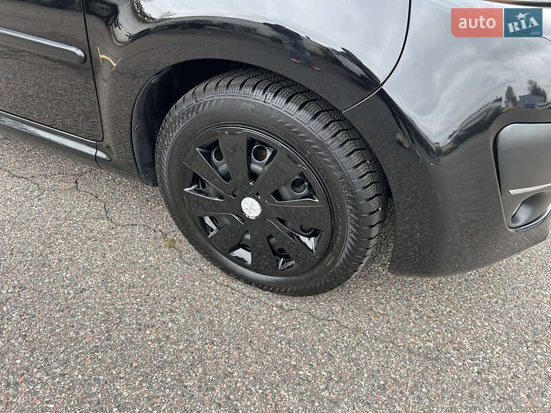 Хэтчбек Peugeot 107 2012 в Киеве