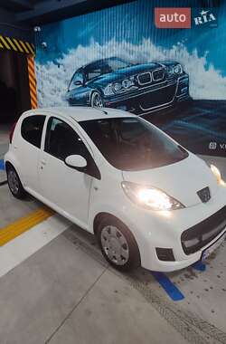 Хэтчбек Peugeot 107 2011 в Самборе