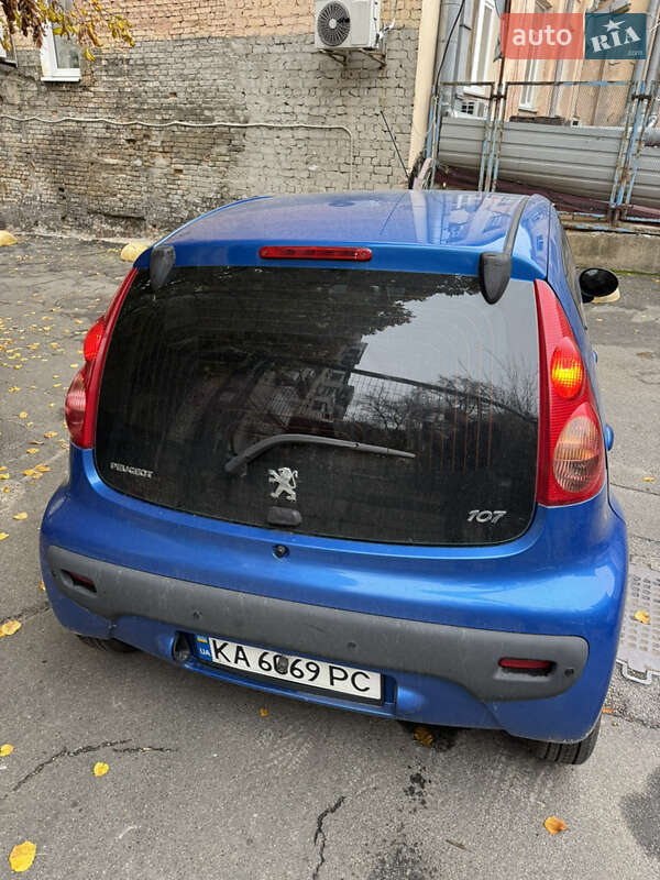 Хэтчбек Peugeot 107 2010 в Киеве
