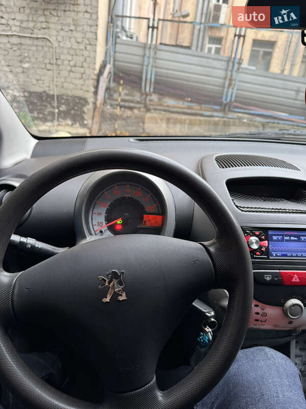 Хэтчбек Peugeot 107 2010 в Киеве