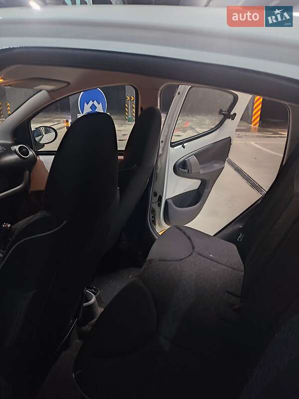 Хетчбек Peugeot 107 2011 в Самборі