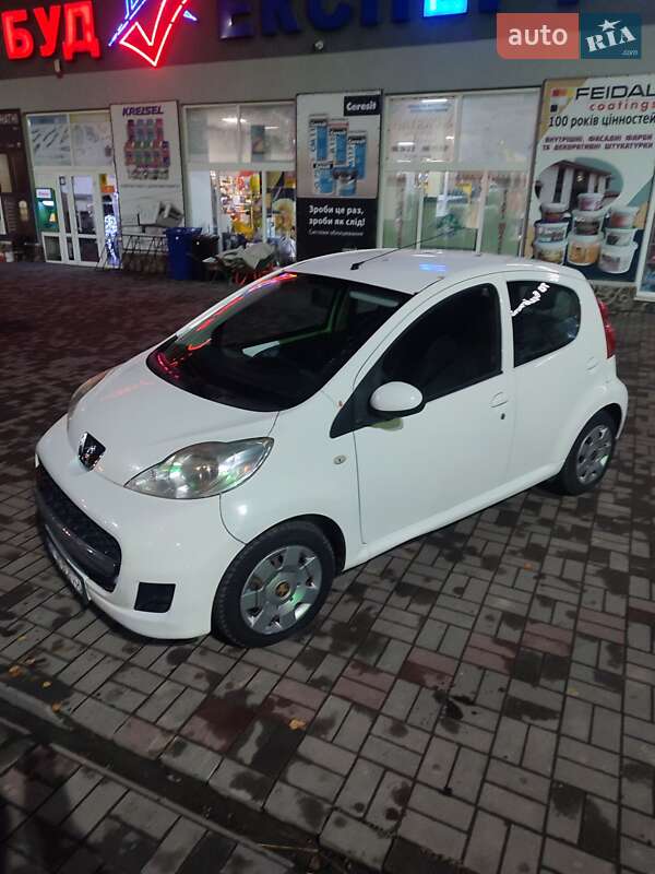 Хетчбек Peugeot 107 2011 в Самборі