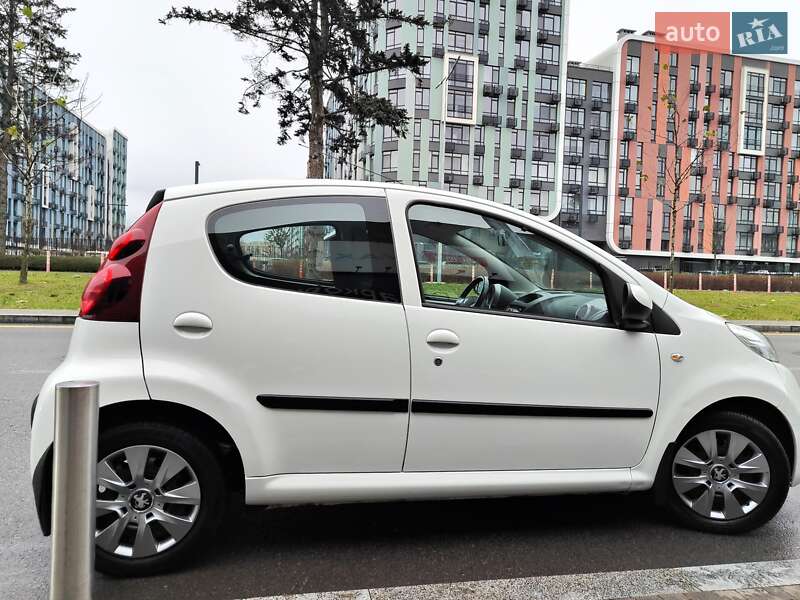 Хэтчбек Peugeot 107 2013 в Киеве