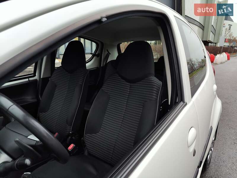 Хэтчбек Peugeot 107 2013 в Киеве