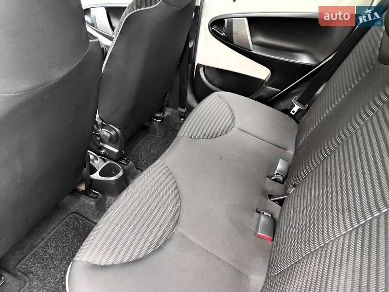 Хэтчбек Peugeot 107 2013 в Киеве