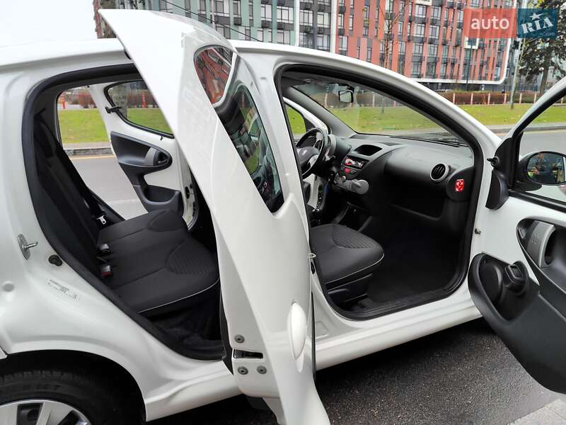 Хэтчбек Peugeot 107 2013 в Киеве