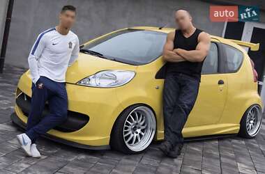 Хэтчбек Peugeot 107 2012 в Одессе