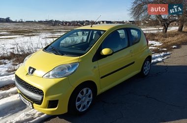 Хэтчбек Peugeot 107 2011 в Гадяче
