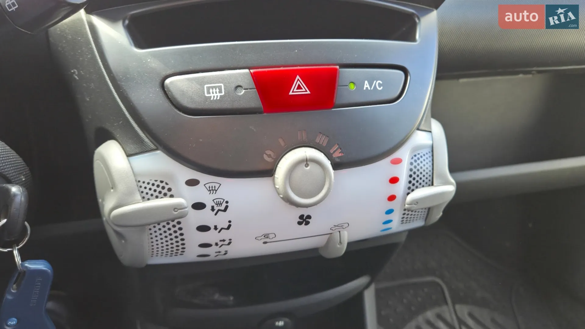 2013 Peugeot 107 - мініатюра 13