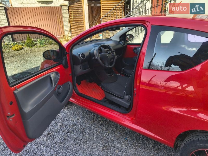 Хэтчбек Peugeot 107 2010 в Львове