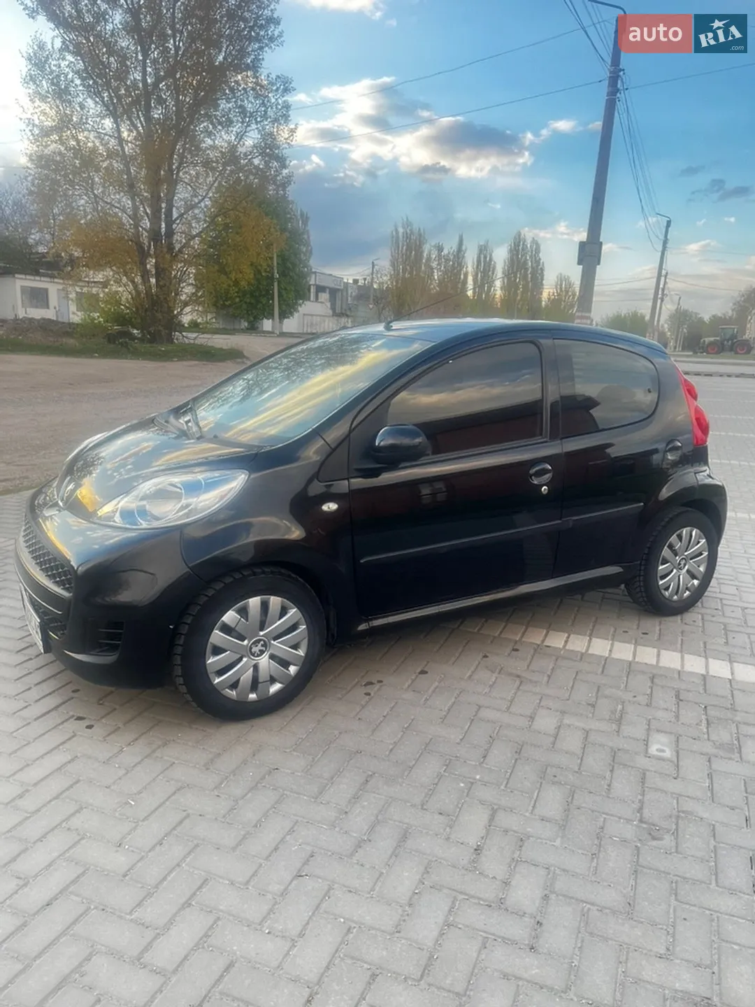 2011 Peugeot 107 - фото 1