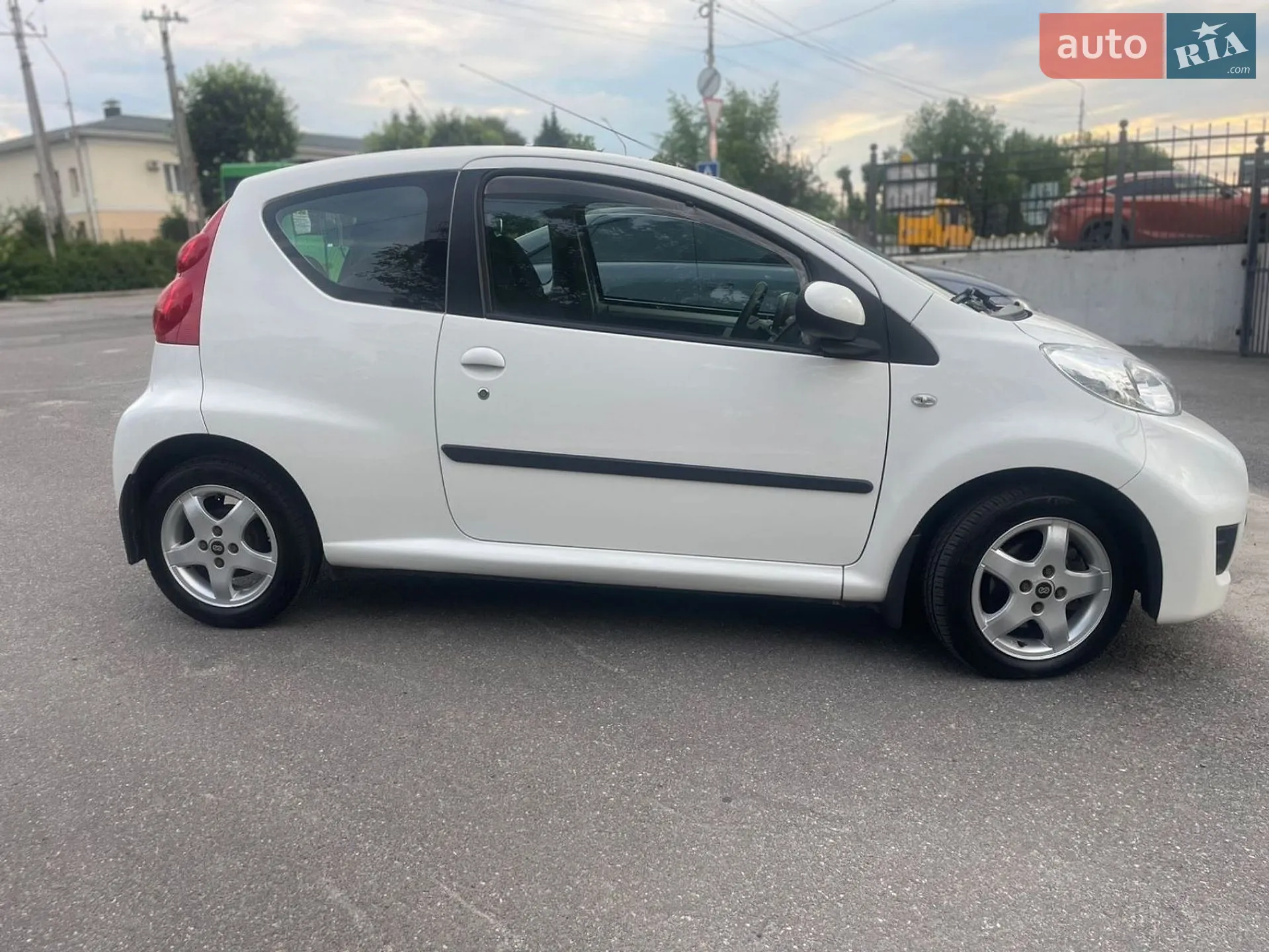2011 Peugeot 107 - мініатюра 15