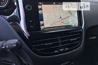 Позашляховик / Кросовер Peugeot 2008 2017 в 