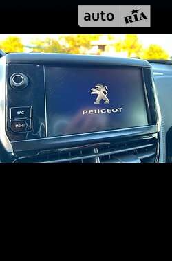 Позашляховик / Кросовер Peugeot 2008 2017 в Глухові