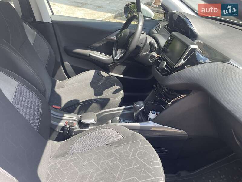 Позашляховик / Кросовер Peugeot 2008 2017 в Запоріжжі