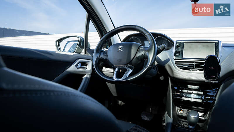 Позашляховик / Кросовер Peugeot 2008 2016 в Львові