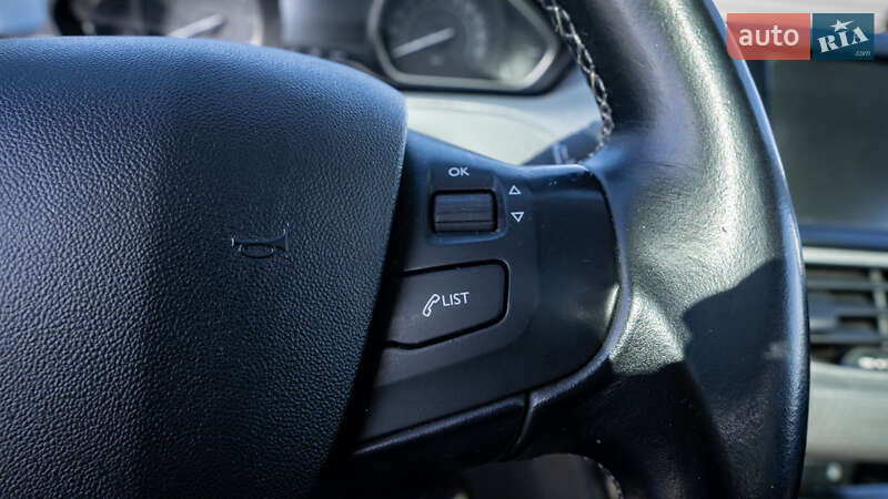 Позашляховик / Кросовер Peugeot 2008 2016 в Львові