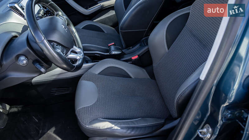 Позашляховик / Кросовер Peugeot 2008 2016 в Львові