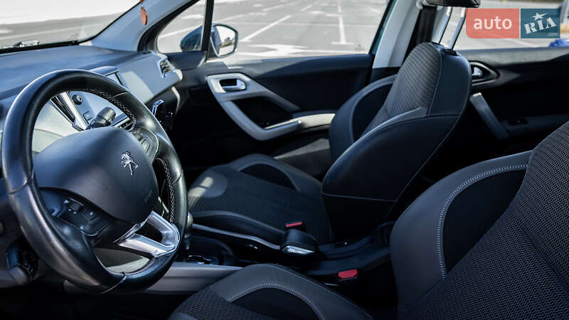 Позашляховик / Кросовер Peugeot 2008 2016 в Львові