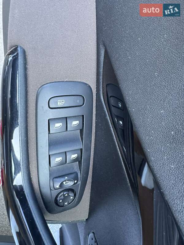 Позашляховик / Кросовер Peugeot 2008 2015 в Полтаві