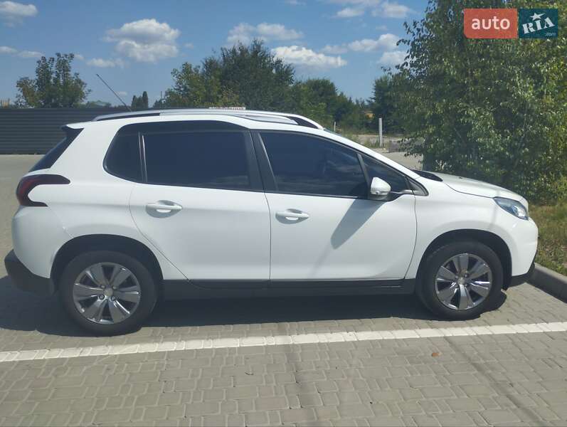 Внедорожник / Кроссовер Peugeot 2008 2016 в Ирпене