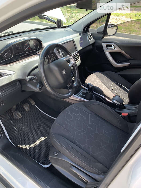 Внедорожник / Кроссовер Peugeot 2008 2014 в Винниках фото 8 Внедорожник / Кроссовер Peugeot 2008 2014 в Винниках