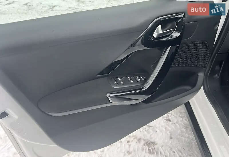 Позашляховик / Кросовер Peugeot 2008 2019 в Львові