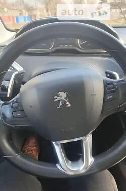 Внедорожник / Кроссовер Peugeot 2008 2016 в 