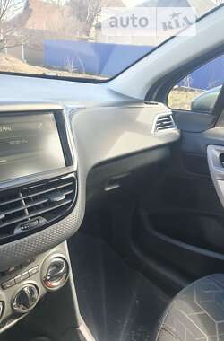 Внедорожник / Кроссовер Peugeot 2008 2016 в 