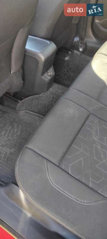 Позашляховик / Кросовер Peugeot 2008 2014 в Підволочиську