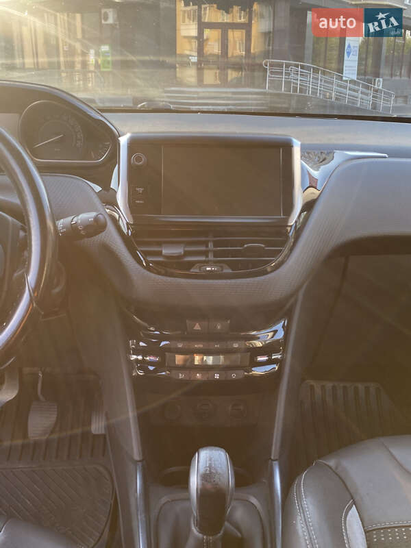 Позашляховик / Кросовер Peugeot 2008 2014 в Луцьку фото 10 Позашляховик / Кросовер Peugeot 2008 2014 в Луцьку