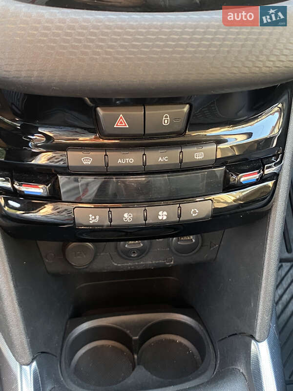 Позашляховик / Кросовер Peugeot 2008 2014 в Луцьку фото 18 Позашляховик / Кросовер Peugeot 2008 2014 в Луцьку