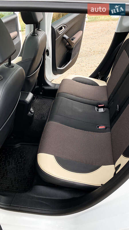 Позашляховик / Кросовер Peugeot 2008 2013 в Кривому Розі