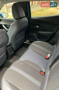 Внедорожник / Кроссовер Peugeot 2008 2020 в 