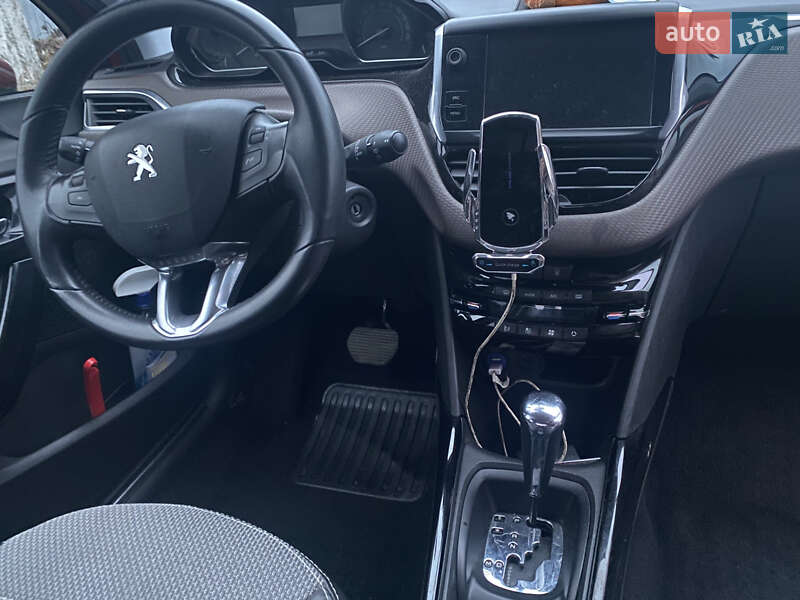 Внедорожник / Кроссовер Peugeot 2008 2014 в Виннице