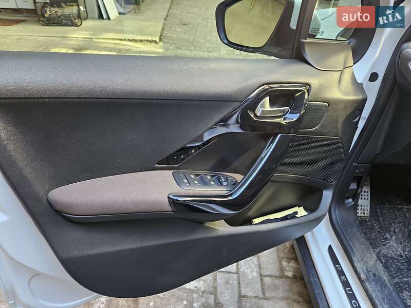 Позашляховик / Кросовер Peugeot 2008 2014 в Коломиї