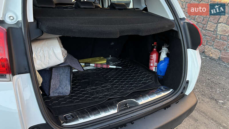 Позашляховик / Кросовер Peugeot 2008 2015 в Житомирі