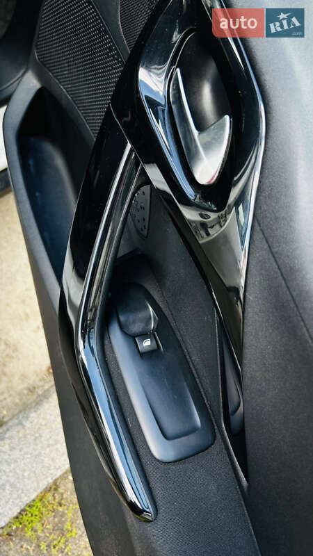 Позашляховик / Кросовер Peugeot 2008 2014 в Черкасах
