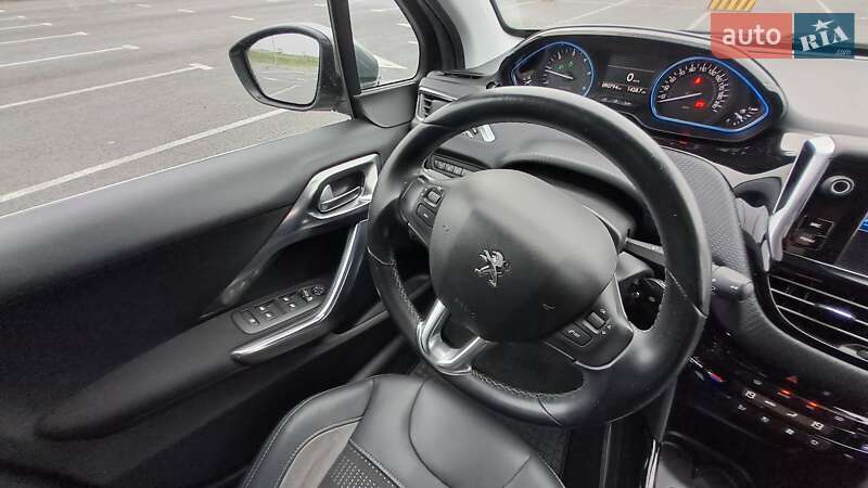 Внедорожник / Кроссовер Peugeot 2008 2016 в Львове