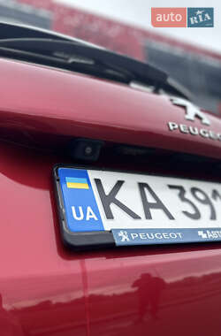Внедорожник / Кроссовер Peugeot 2008 2017 в 